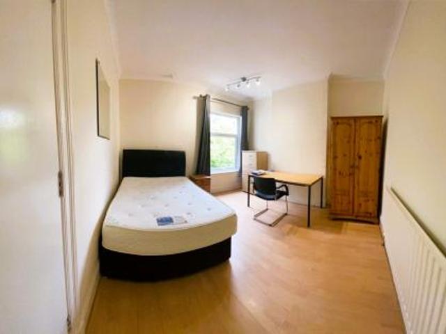 Room for rent in Poolfields, Butterton