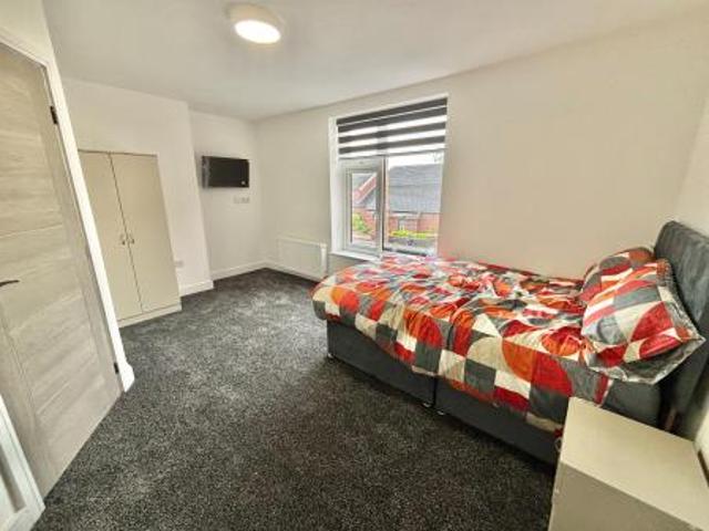 Room for rent in Lee Bank, Greater Manchester