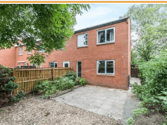 Room for rent in Moss Side, Firbank
