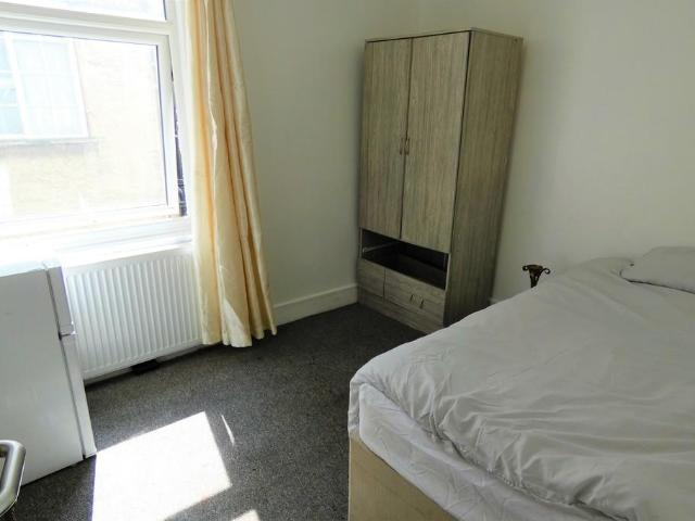 Room for rent in London Borough of Ealing, Greater London