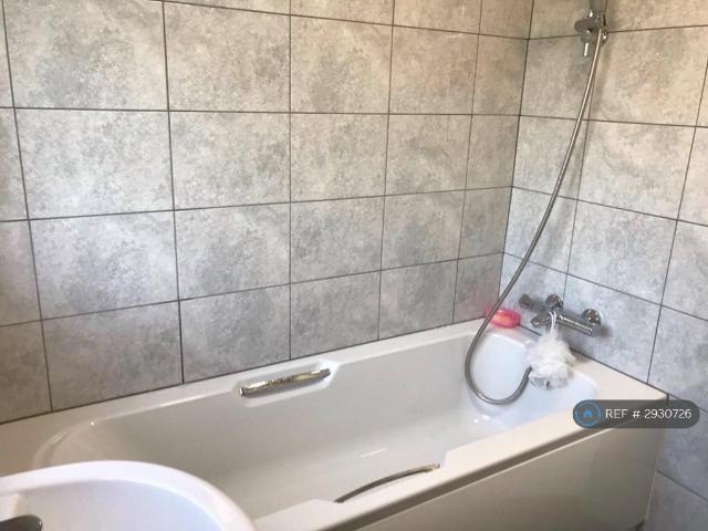 Room for rent in Woodford, Greater London