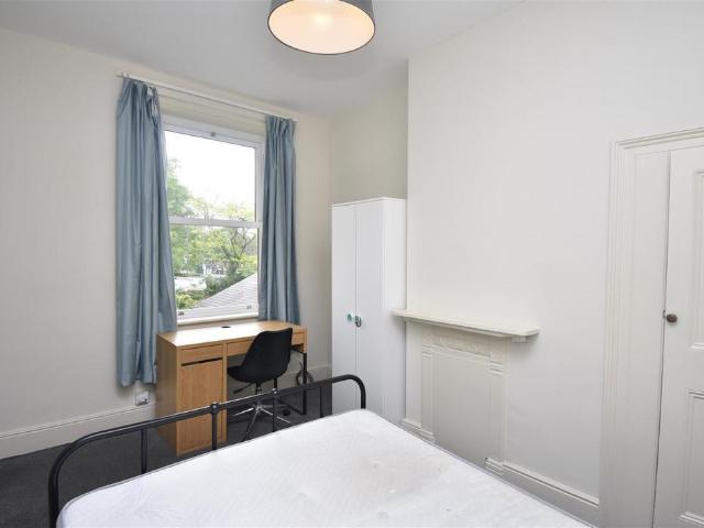 Room for rent in High Field, York