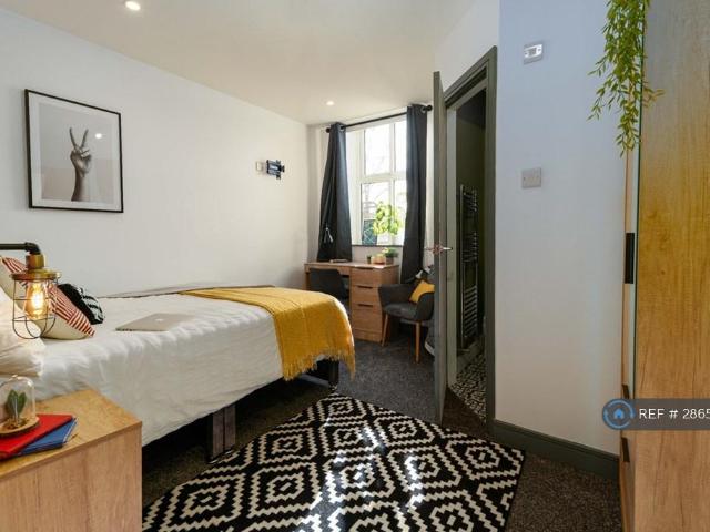 Room for rent in Blackford Bridge, Bury
