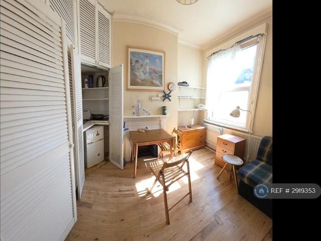 Room for rent in Dollis Hill, Isle Of Man