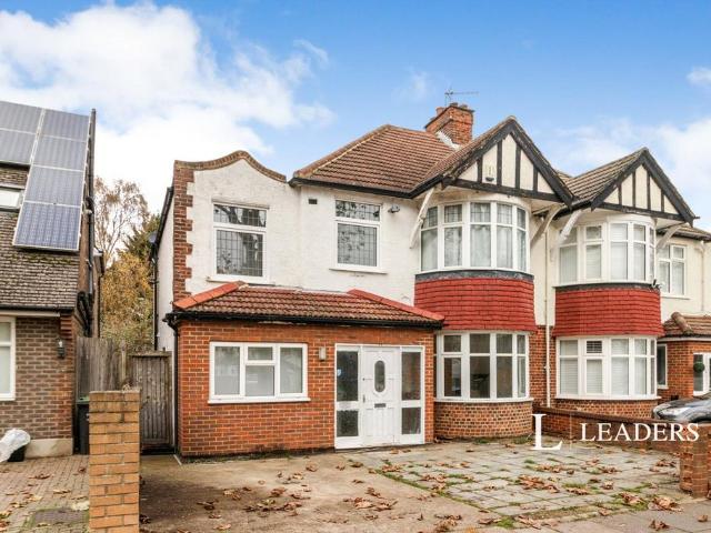 Room for rent in Tolworth, Greater London