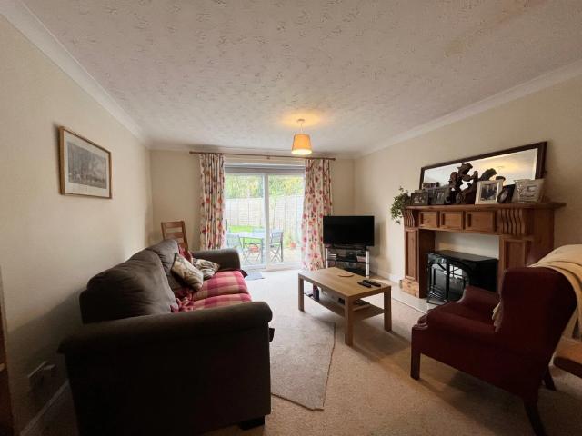 Room for rent in Green Close, Warwickshire