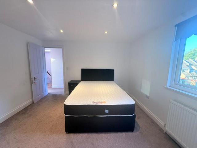 Room for rent in London Borough of Croydon, Purley