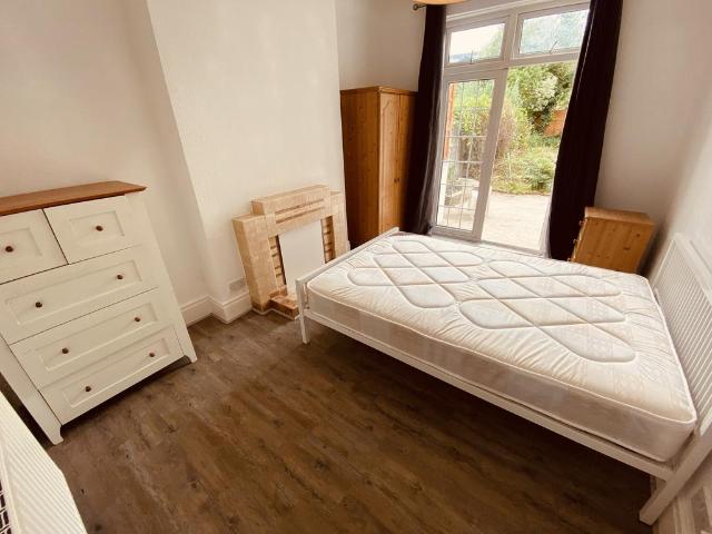 Room for rent in New Southgate, Greater London