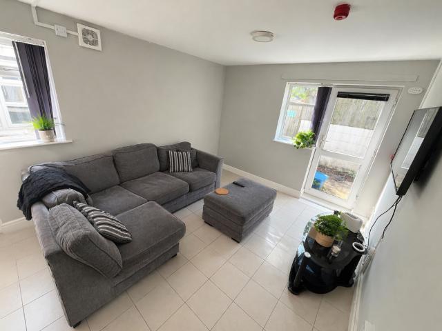 Room for rent in Falcon Lodge, Wales