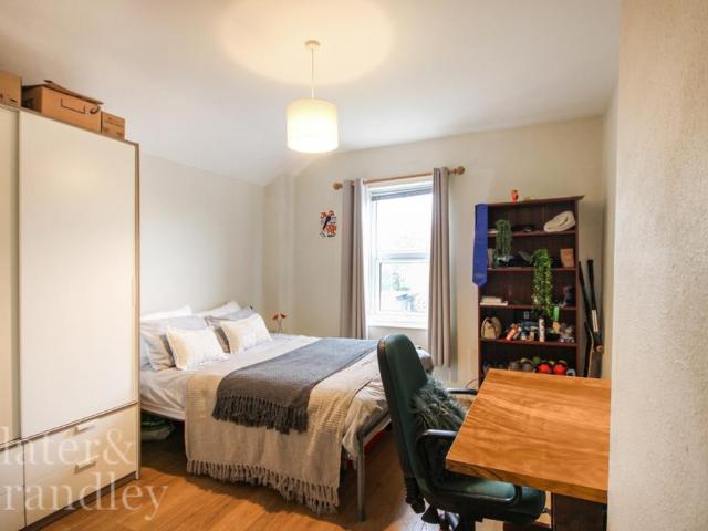 Room for rent in Compton Acres, Barton In Fabis