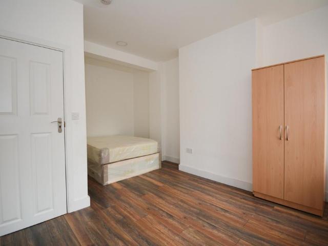 Room for rent in London Borough of Ealing, Greater London