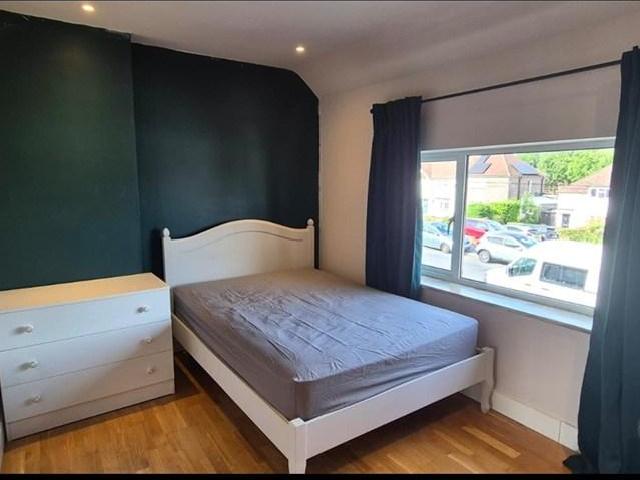 Room for rent in Redhill, Reigate and Banstead