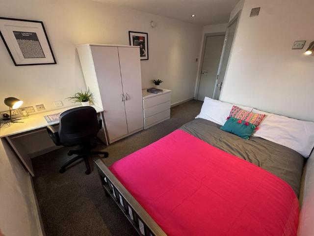 Room for rent in Attenborough, East Midlands