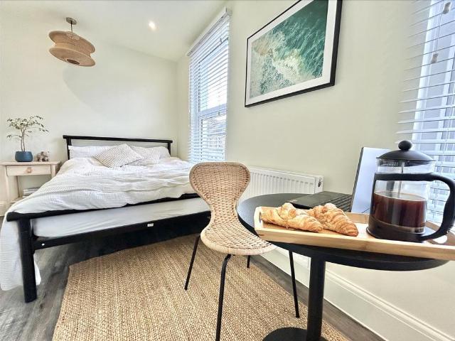 Room for rent in Southend City Centre Neighbourhood, Alton Barnes
