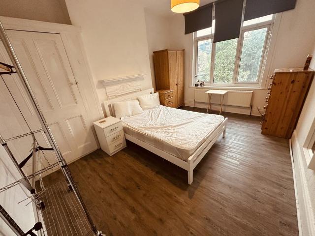 Room for rent in New Southgate, Greater London