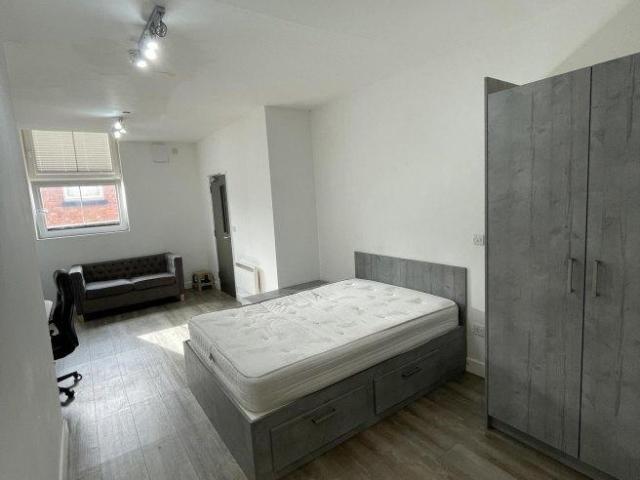 Room for rent in St Matthew's, Old Wharf