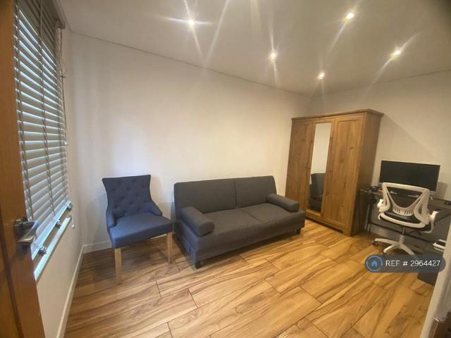 Room for rent in Glenfields, Pinfold