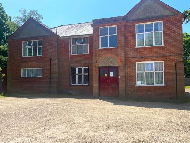 Room for rent in Church Crookham, Hart