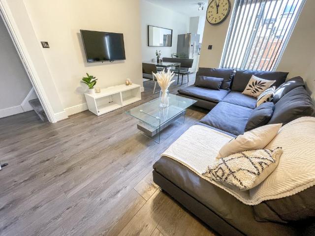 Room for rent in Elm Park, Calderstones