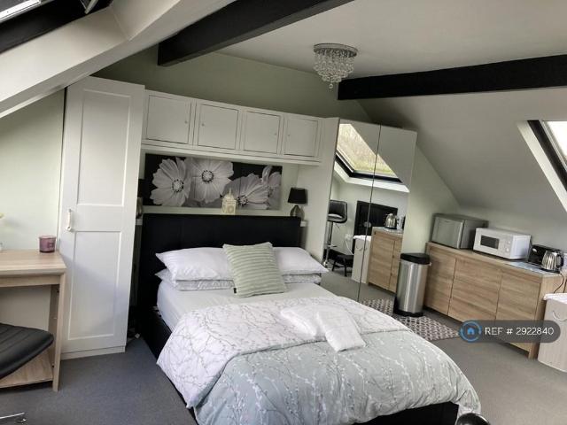 Room for rent in Banner Cross, Ecclesall