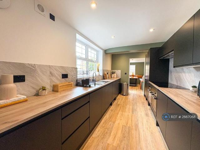 Room for rent in Kings Barton, Gloucester