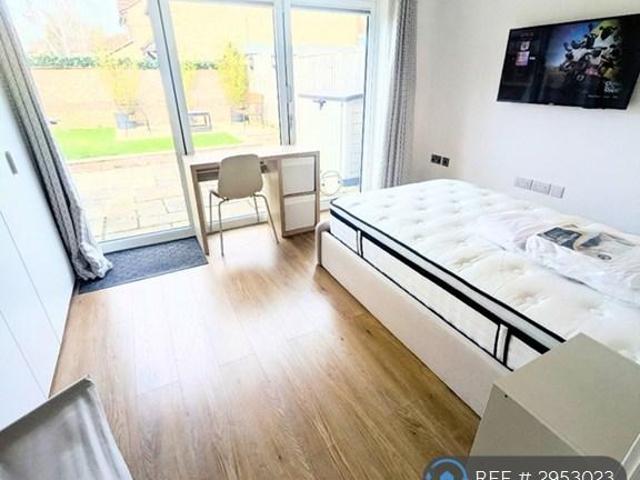 Room for rent in Elmsbrook, Evershot