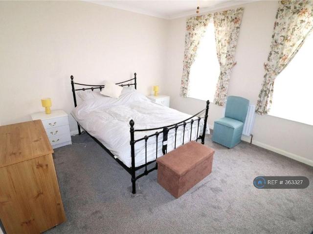 Room for rent in North End, Greater London