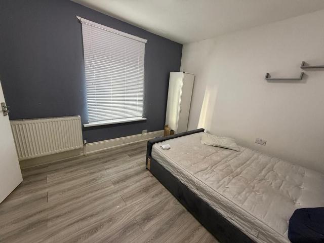 Room for rent in Wealdstone, Greater London