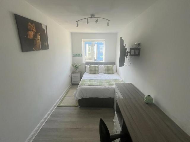Room for rent in Attenborough, East Midlands