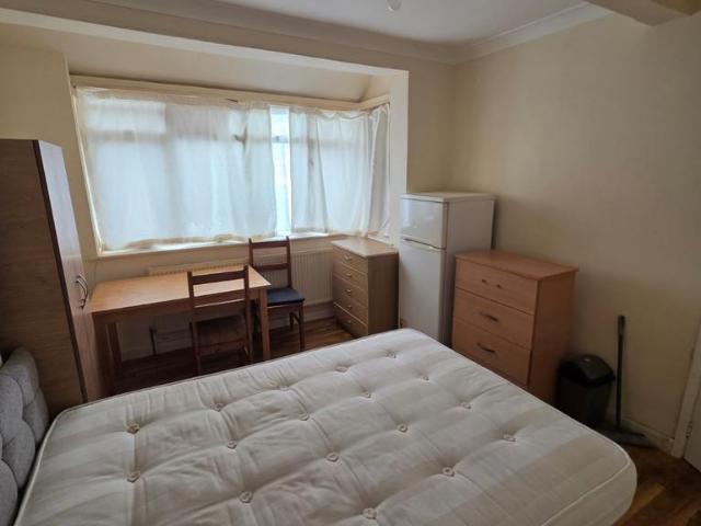 Room for rent in London Borough of Croydon, Cat Hill