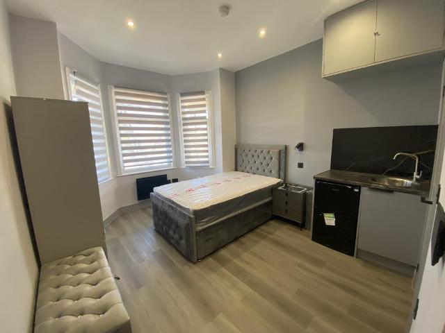 Flat for rent in Southend City Centre Neighbourhood, Alton Barnes