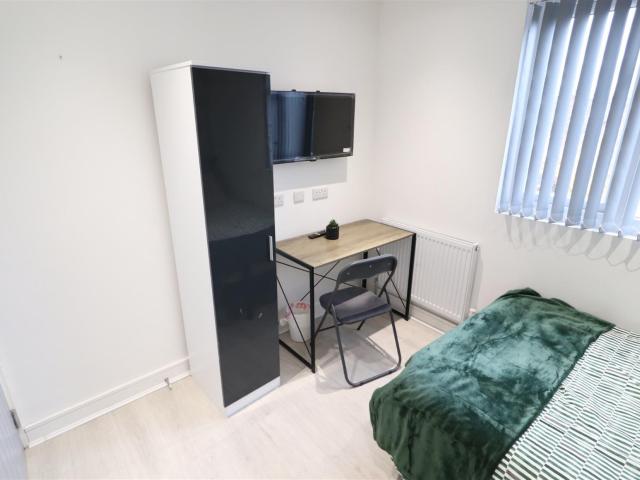Room for rent in Ball Hill, West Midlands