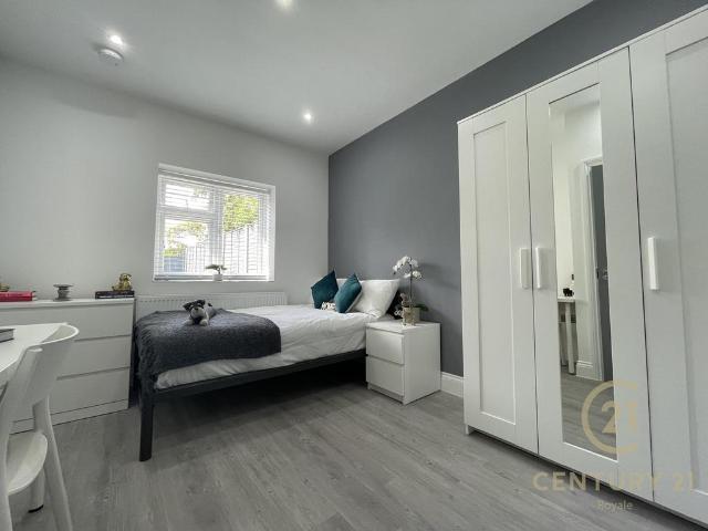 Room for rent in Berrylands, Greater London