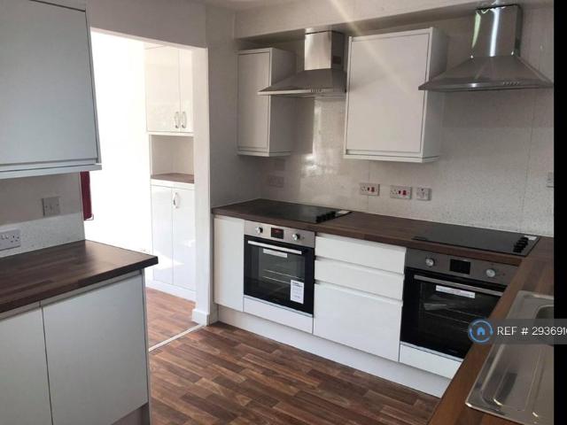 Room for rent in Whitkirk, Colton