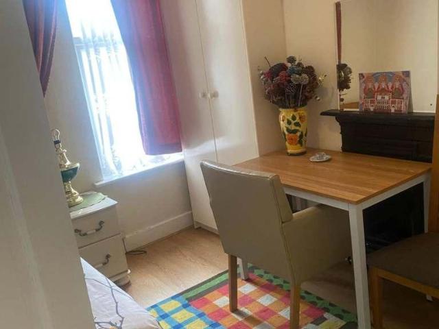 Room for rent in Hale End, Greater London