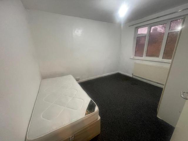 Room for rent in Highams Park, Greater London