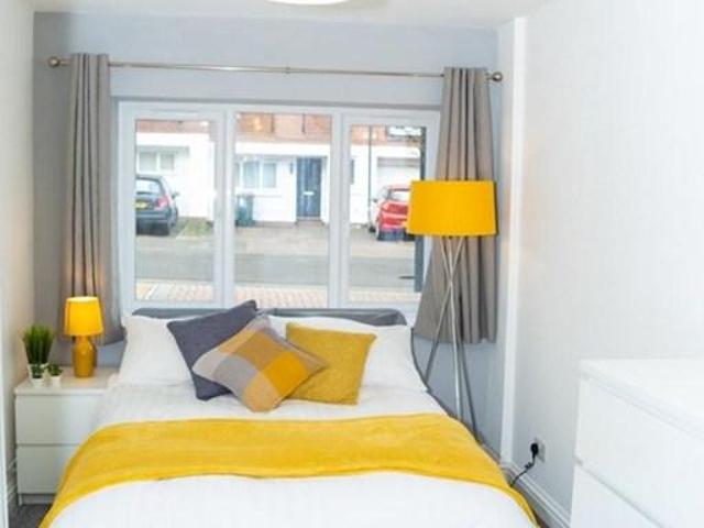 Room for rent in Three Bridges, Glynde