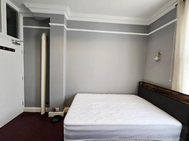 Room for rent in Connaught Park, Bushey