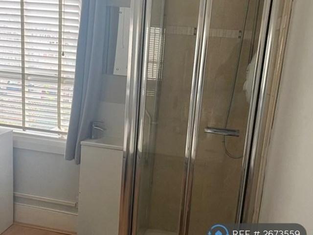 Room for rent in Thames View, Greater London