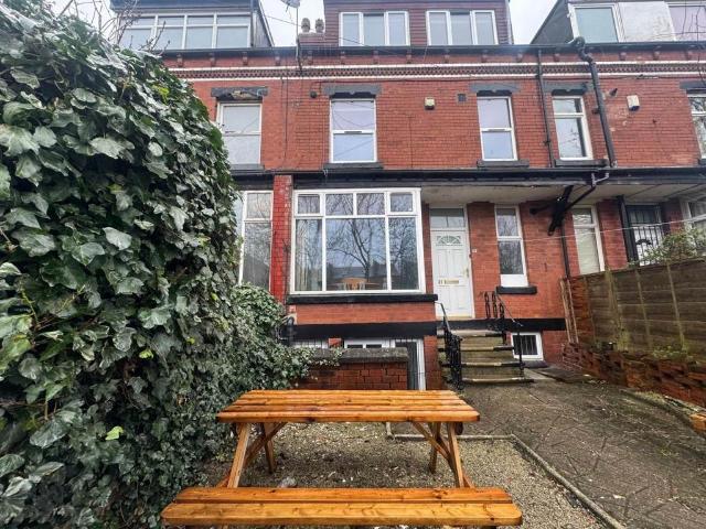 Room for rent in Burley, West Yorkshire