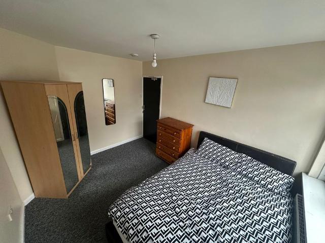 Room for rent in Yardley Wood, Isle Of Man