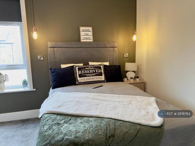 Room for rent in Caldermill, East Midlands