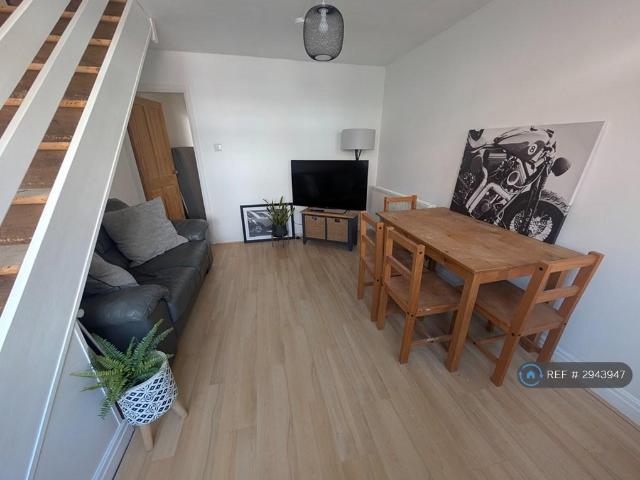 Room for rent in Northgate Village, Two Mills