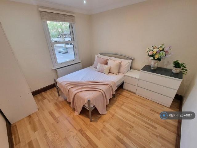 Room for rent in London Borough of Lewisham, Ladywell