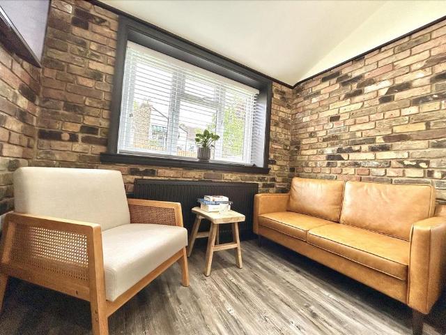 Room for rent in Southend City Centre Neighbourhood, Alton Barnes