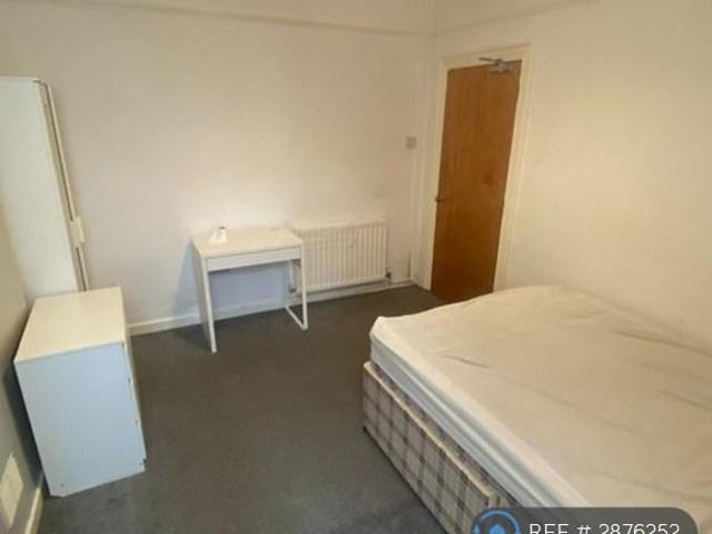 Room for rent in Falcon Lodge, Wales