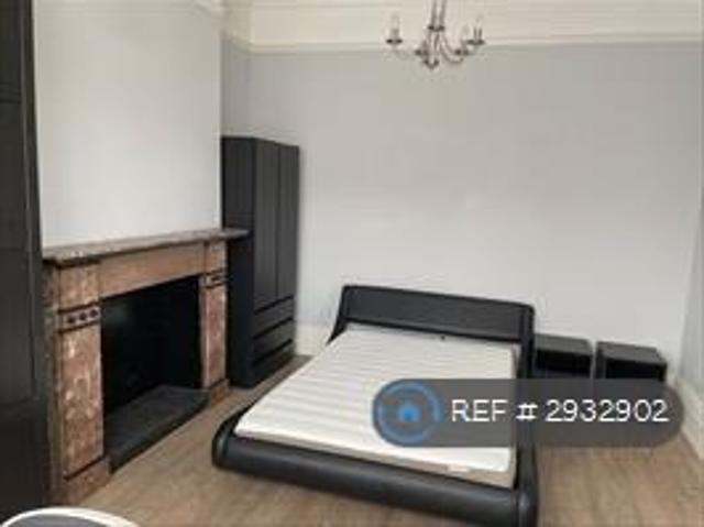 Room for rent in Seven Kings, Greater London