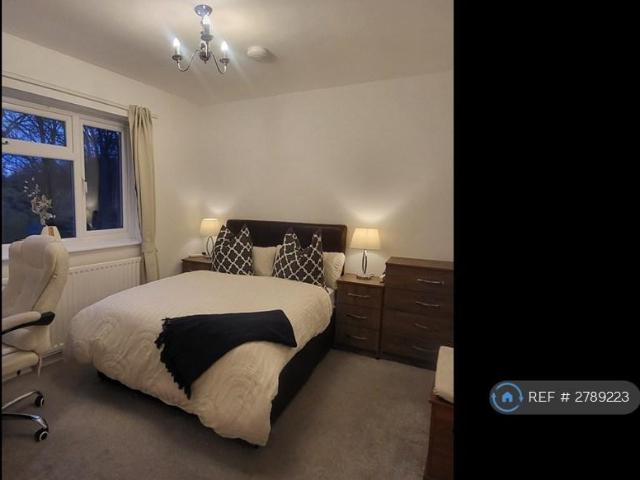Room for rent in Fallings Park, Park Village