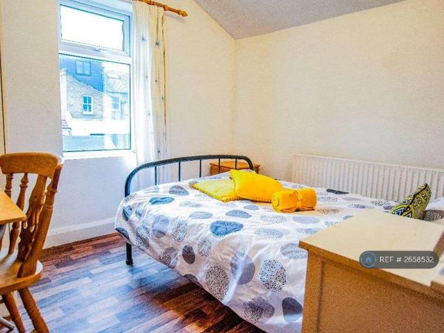 Room for rent in London Borough of Lewisham, Ladywell