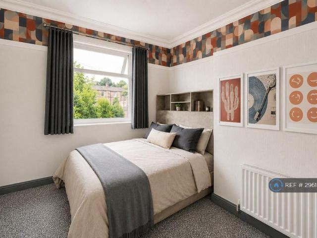 Room for rent in Ovenden, Halifax